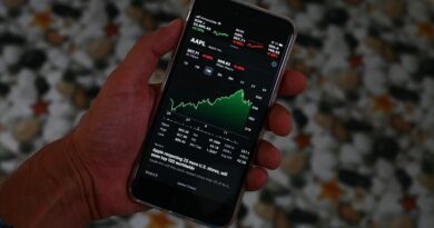 Trump Criticizes Fed, Spares Warsh