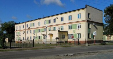 Photo via Wikipedia (Clinic)