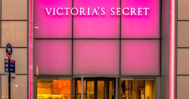 Photo via Wikipedia (Victoria's Secret)